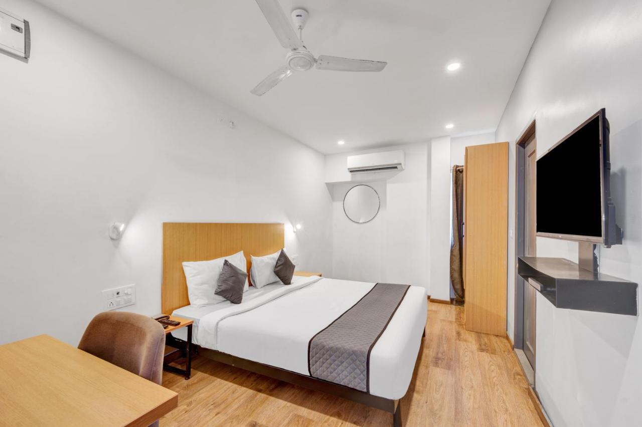 Upar Hotels Uthandi, Ecr เชนไน ภายนอก รูปภาพ